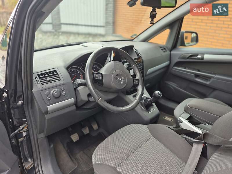 Минивэн Opel Zafira 2010 в Хороле фото 18 Минивэн Opel Zafira 2010 в Хороле