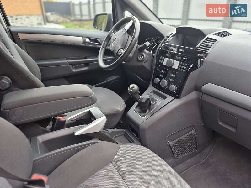 Минивэн Opel Zafira 2010 в Хороле фото 32 Минивэн Opel Zafira 2010 в Хороле