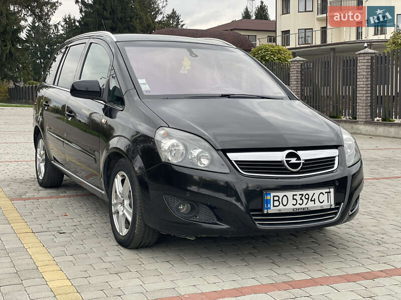 Минивэн Opel Zafira 2011 в Староконстантинове