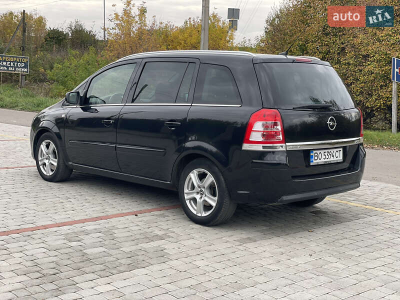 Минивэн Opel Zafira 2011 в Староконстантинове