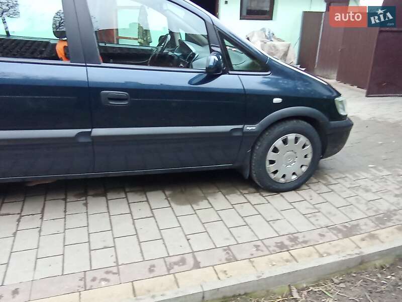 Минивэн Opel Zafira 2002 в Дубно