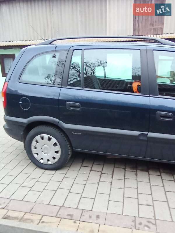 Минивэн Opel Zafira 2002 в Дубно