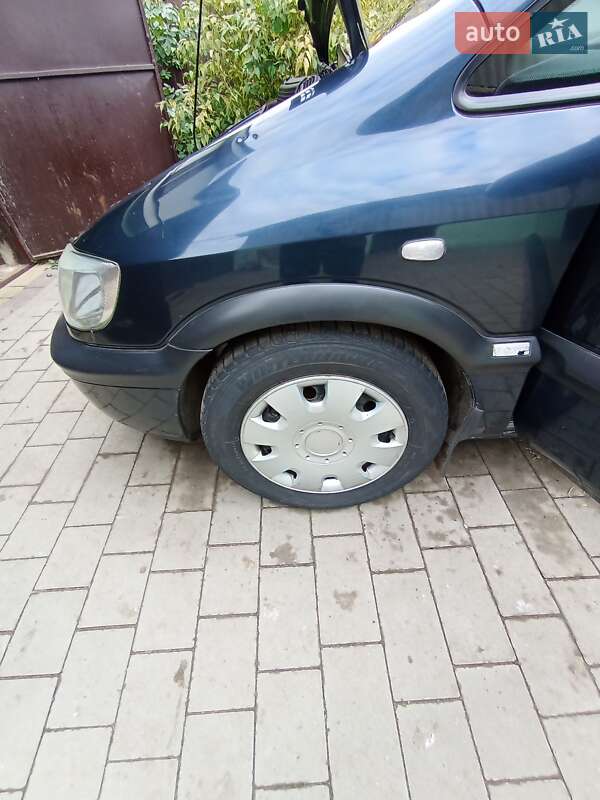 Минивэн Opel Zafira 2002 в Дубно