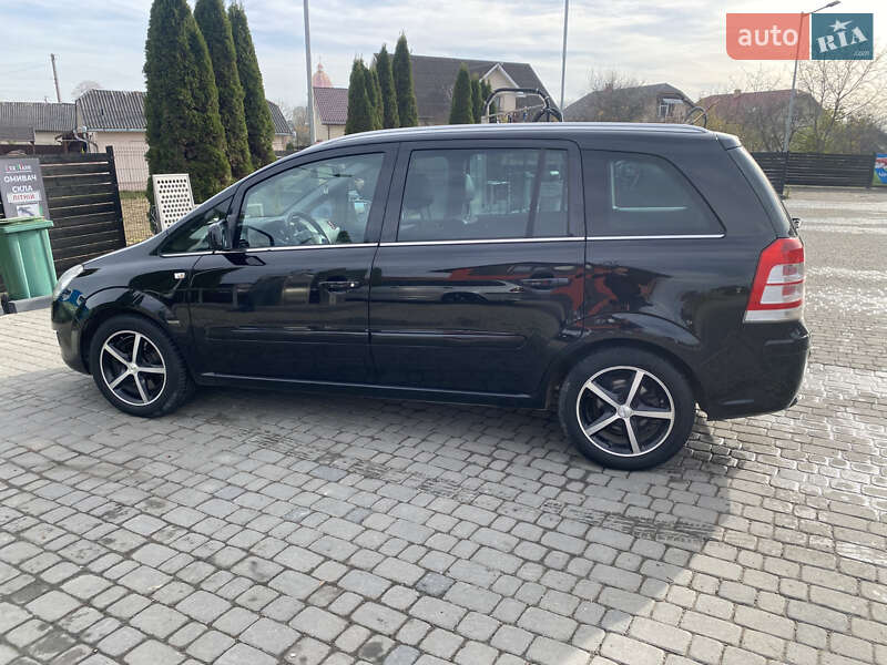 Минивэн Opel Zafira 2010 в Ивано-Франковске
