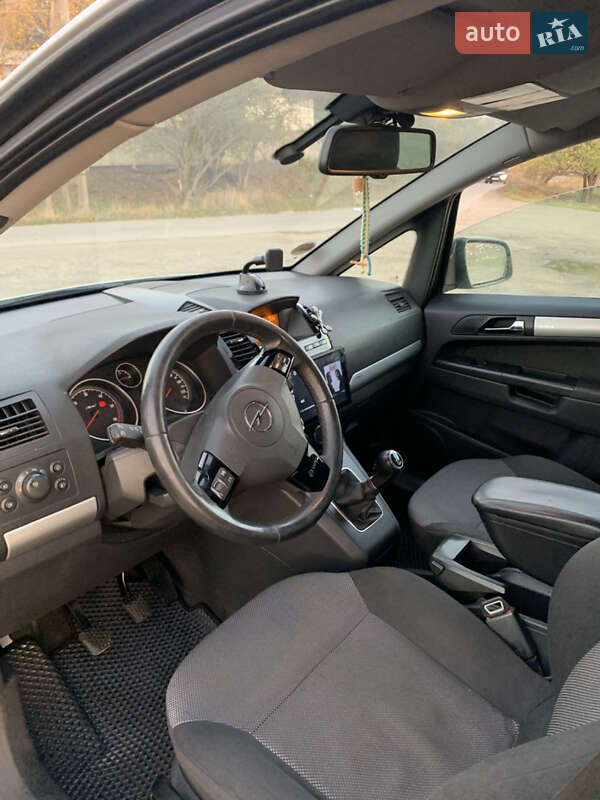 Минивэн Opel Zafira 2011 в Киеве фото 6 Минивэн Opel Zafira 2011 в Киеве
