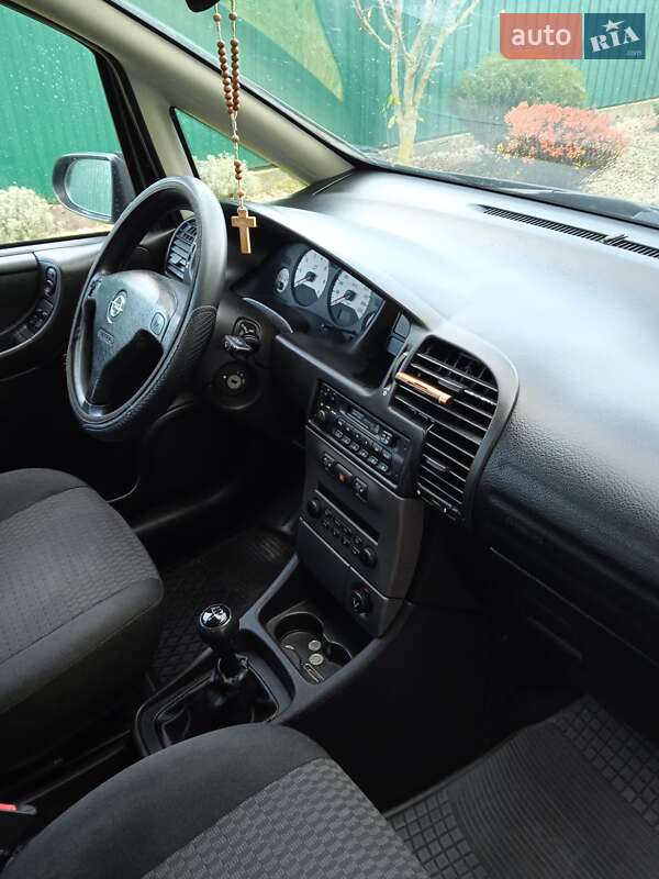 Минивэн Opel Zafira 2005 в Владимире