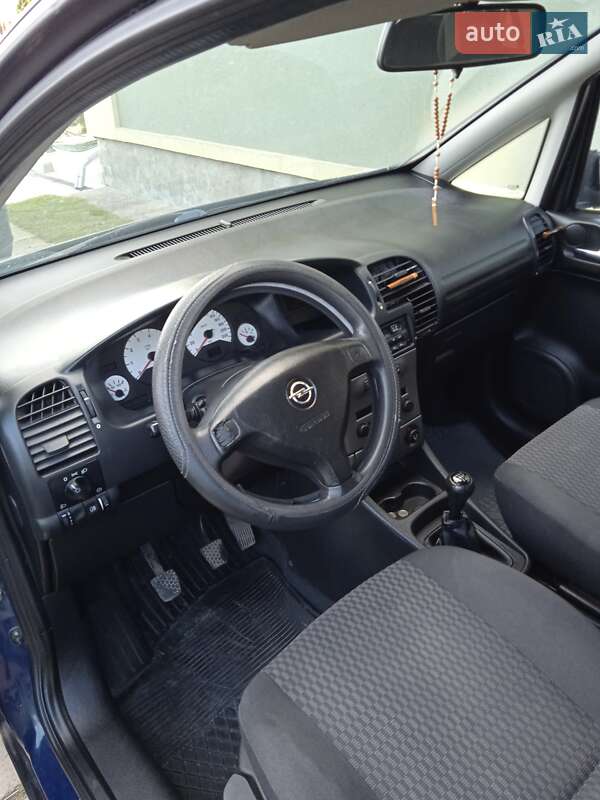 Минивэн Opel Zafira 2005 в Владимире