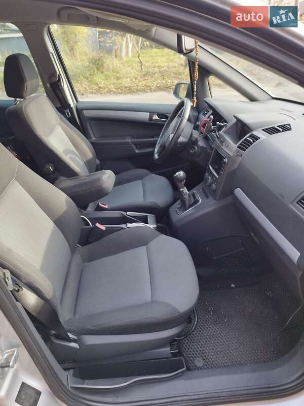 Минивэн Opel Zafira 2006 в Киеве
