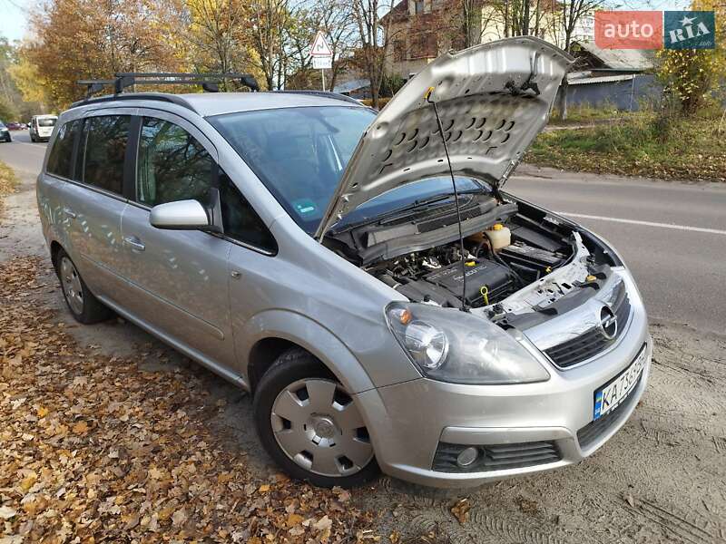 Минивэн Opel Zafira 2006 в Киеве
