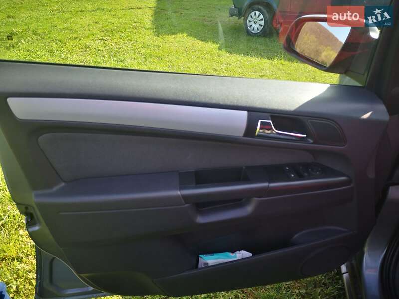 Мінівен Opel Zafira 2006 в Коломиї