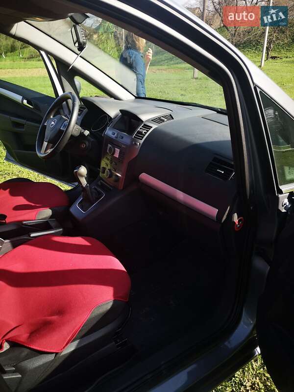 Мінівен Opel Zafira 2006 в Коломиї