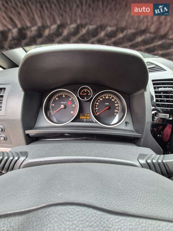 Минивэн Opel Zafira 2011 в Львове фото 44 Минивэн Opel Zafira 2011 в Львове