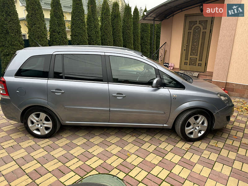 Минивэн Opel Zafira 2010 в Виннице