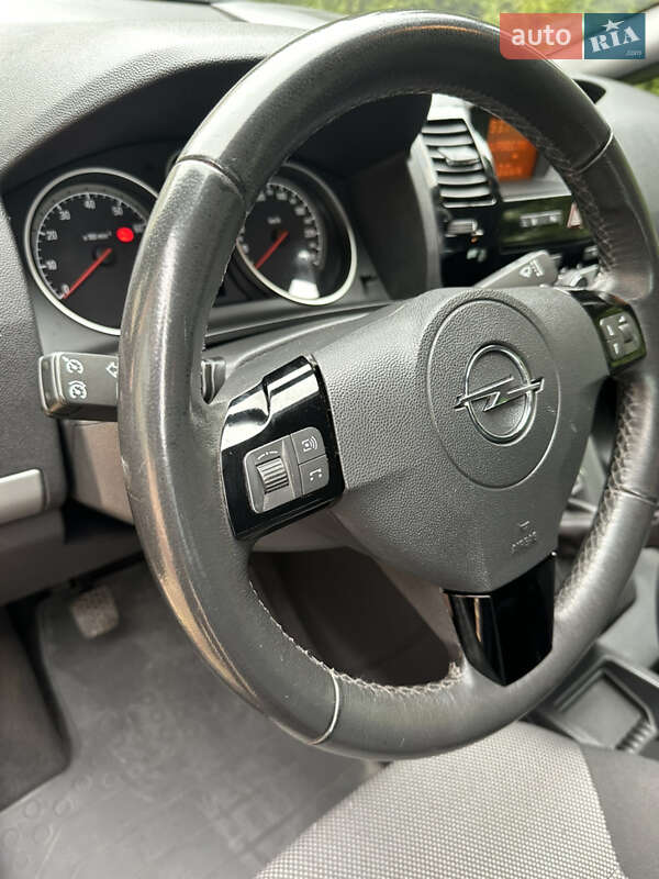 Минивэн Opel Zafira 2010 в Виннице
