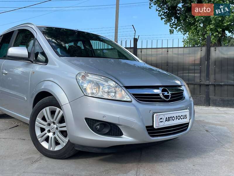 Минивэн Opel Zafira 2011 в Киеве