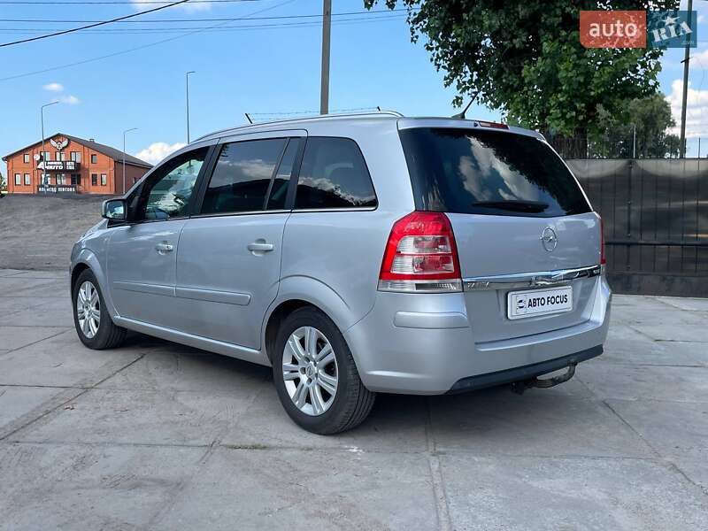 Минивэн Opel Zafira 2011 в Киеве