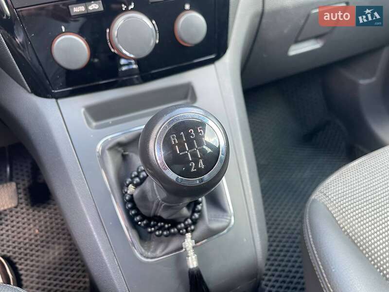 Минивэн Opel Zafira 2011 в Киеве