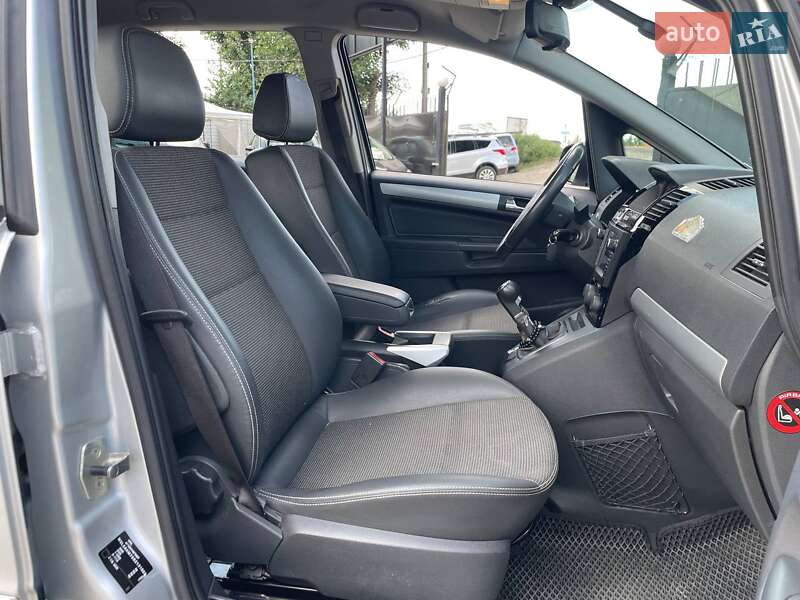 Минивэн Opel Zafira 2011 в Киеве