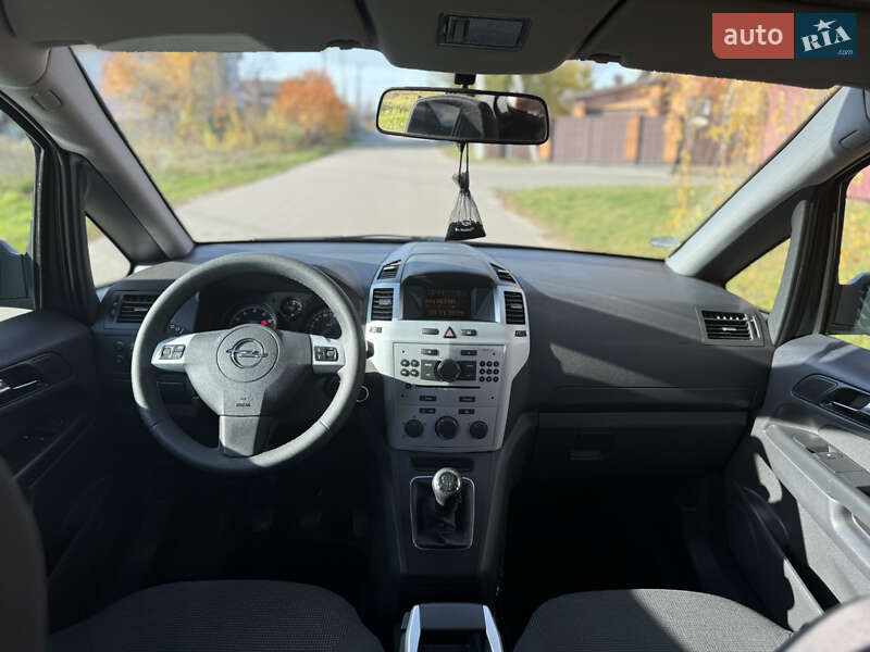 Минивэн Opel Zafira 2009 в Борисполе