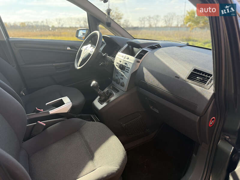 Минивэн Opel Zafira 2009 в Борисполе