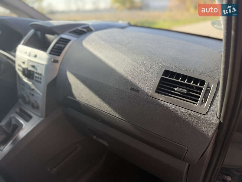 Минивэн Opel Zafira 2009 в Борисполе