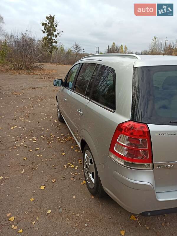 Минивэн Opel Zafira 2011 в Варве