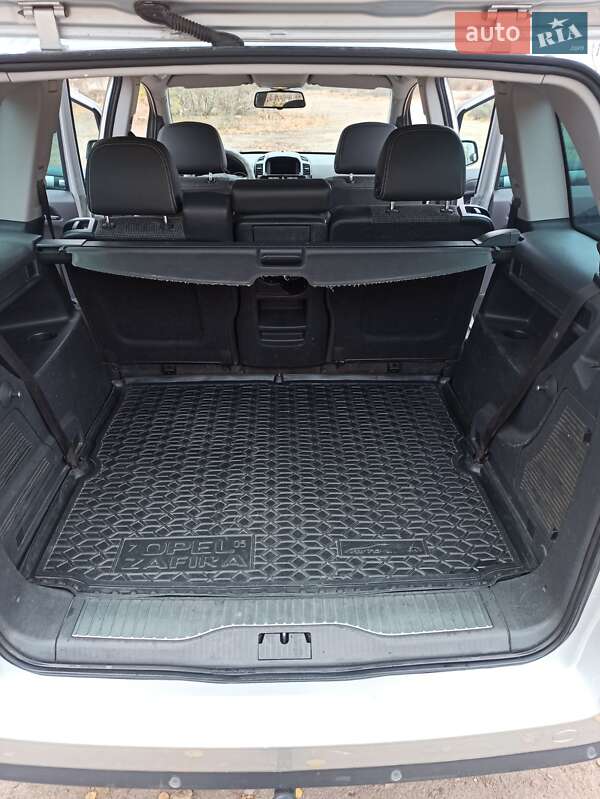 Минивэн Opel Zafira 2011 в Варве