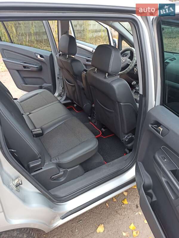 Минивэн Opel Zafira 2011 в Варве