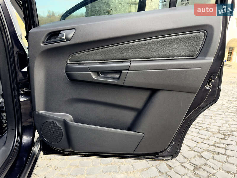 Минивэн Opel Zafira 2009 в Каменец-Подольском