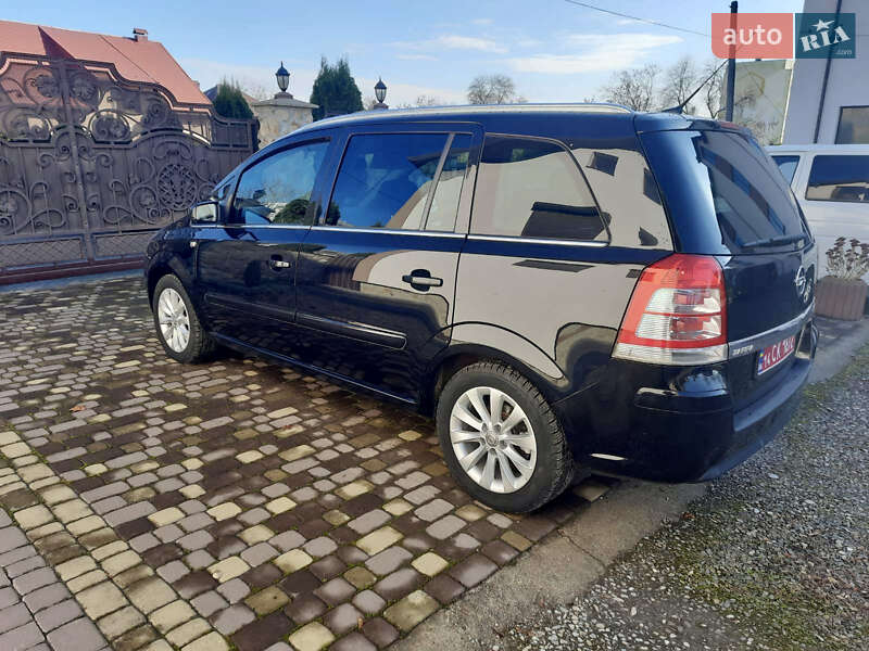 Минивэн Opel Zafira 2014 в Калуше