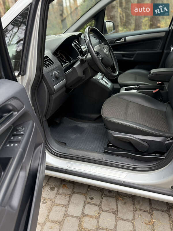 Минивэн Opel Zafira 2010 в Львове