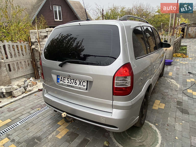 Минивэн Opel Zafira 2005 в Кривом Роге