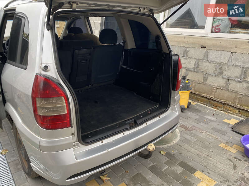 Минивэн Opel Zafira 2005 в Кривом Роге