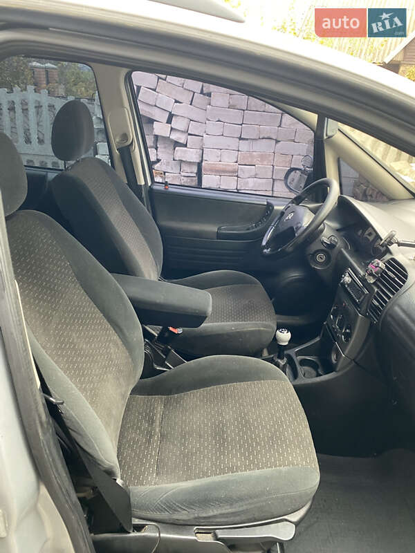 Минивэн Opel Zafira 2005 в Кривом Роге