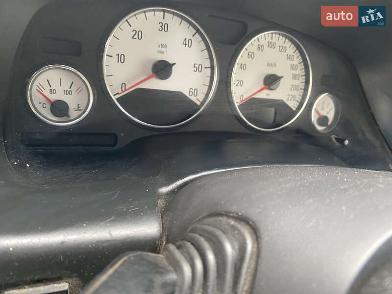 Минивэн Opel Zafira 2005 в Кривом Роге