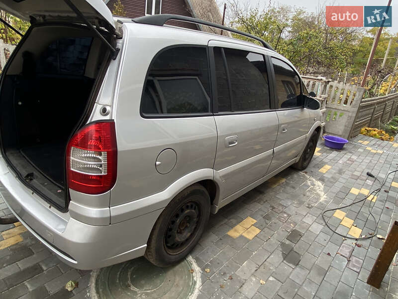 Минивэн Opel Zafira 2005 в Кривом Роге