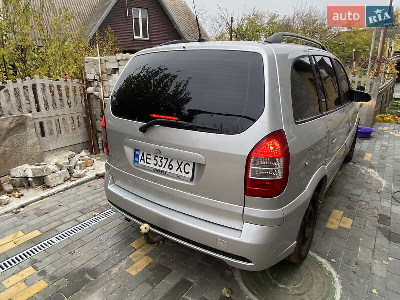 Минивэн Opel Zafira 2005 в Кривом Роге
