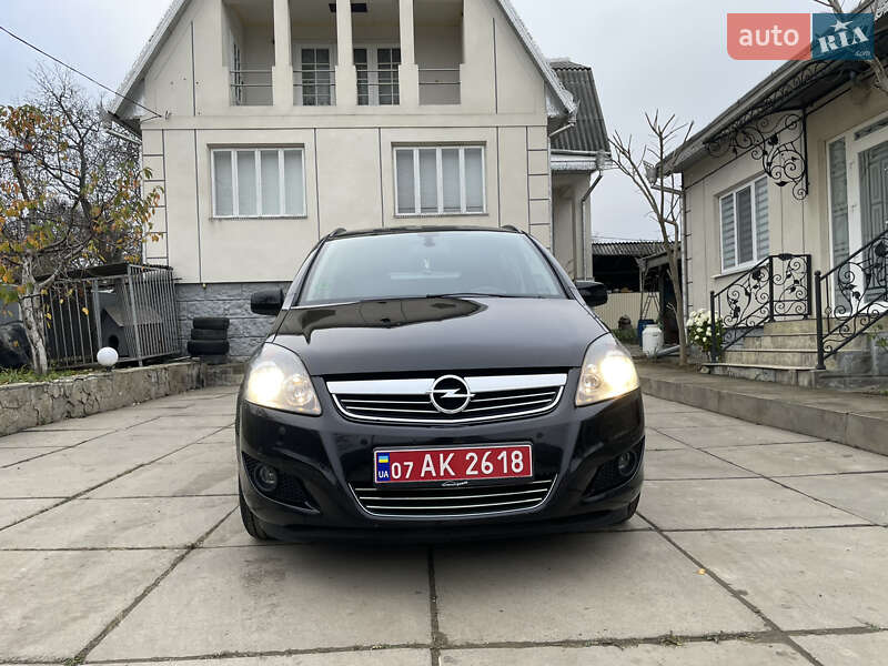 Мінівен Opel Zafira 2011 в Хотині