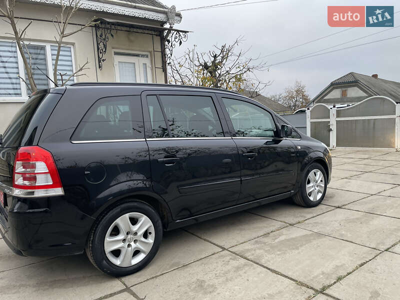 Мінівен Opel Zafira 2011 в Хотині