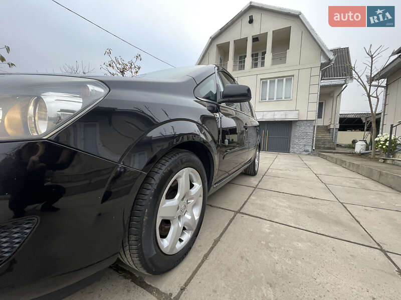 Мінівен Opel Zafira 2011 в Хотині