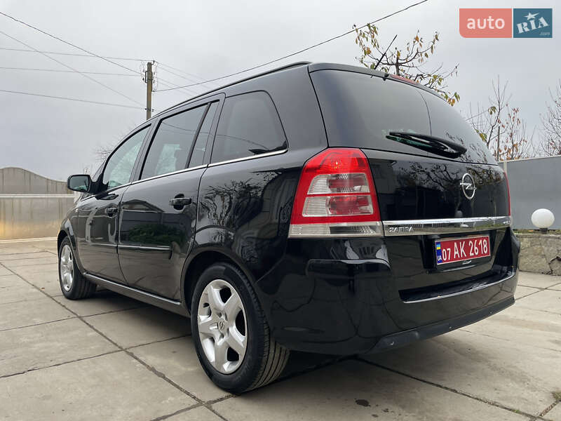 Мінівен Opel Zafira 2011 в Хотині