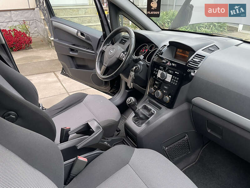 Мінівен Opel Zafira 2011 в Хотині