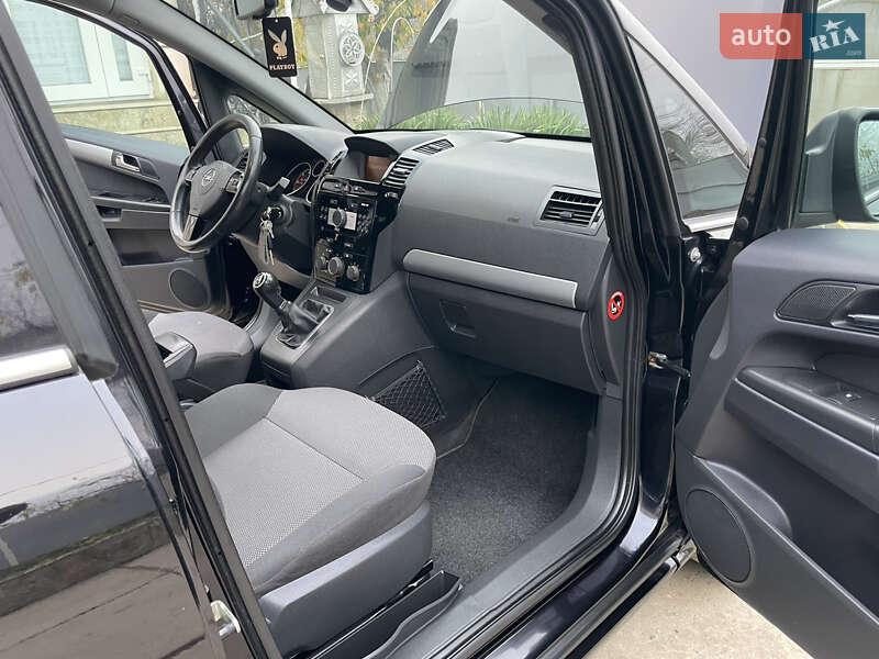 Мінівен Opel Zafira 2011 в Хотині