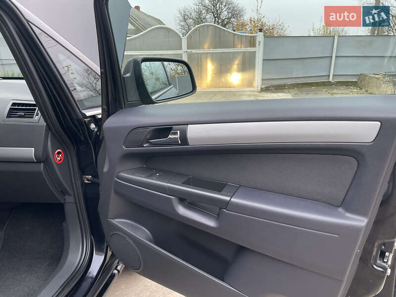 Мінівен Opel Zafira 2011 в Хотині