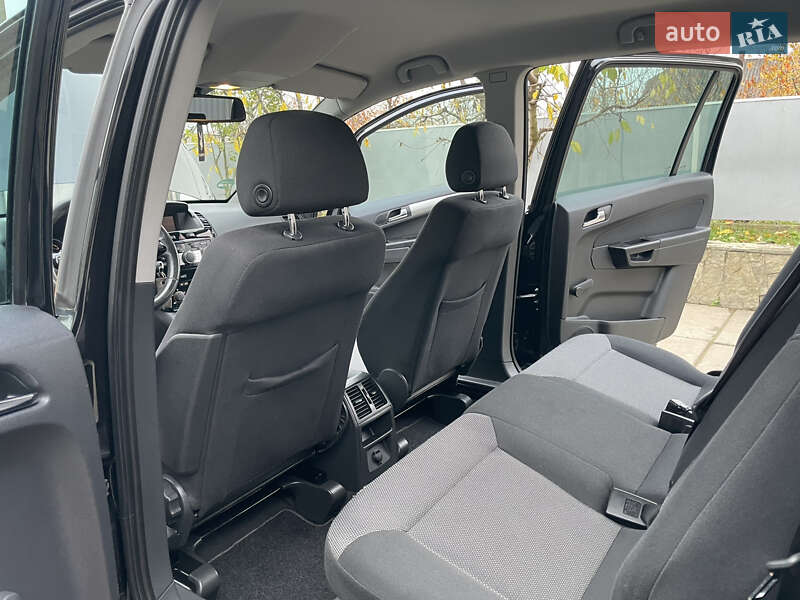 Мінівен Opel Zafira 2011 в Хотині