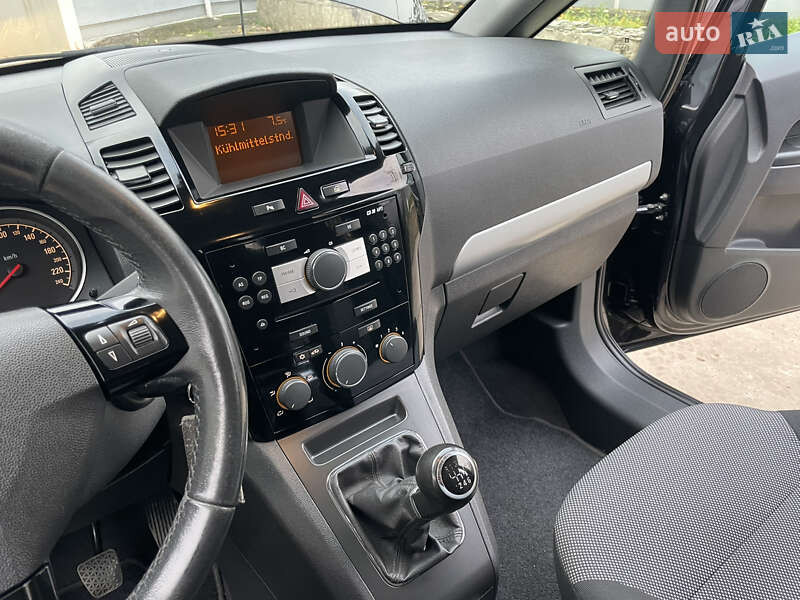 Мінівен Opel Zafira 2011 в Хотині