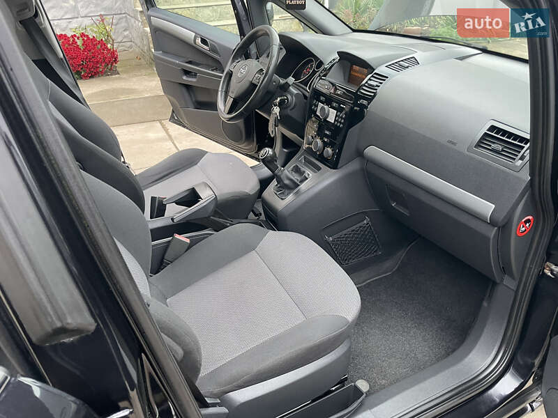 Мінівен Opel Zafira 2011 в Хотині