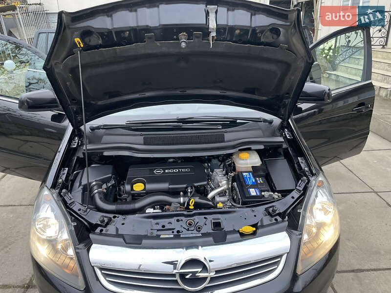 Мінівен Opel Zafira 2011 в Хотині