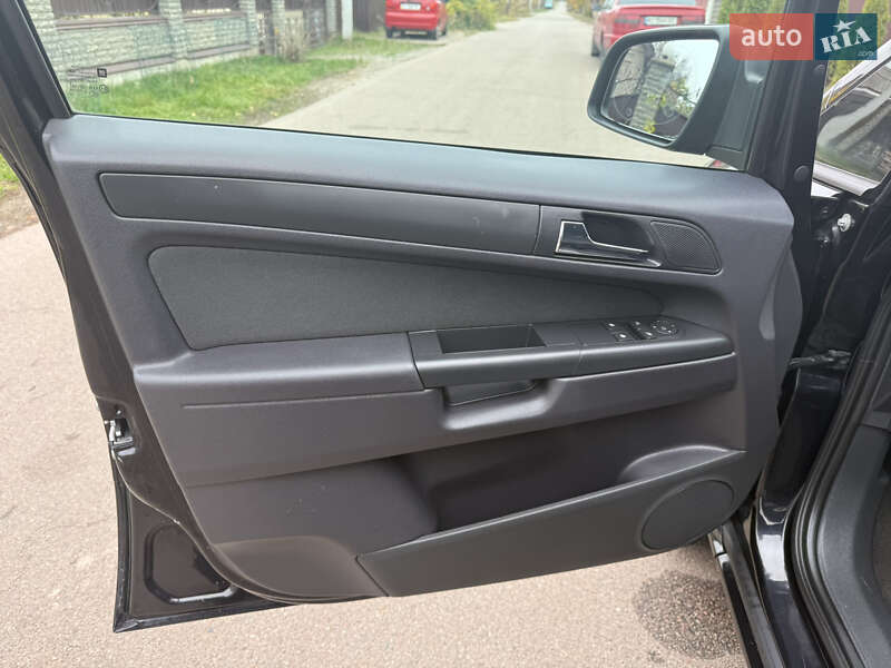 Минивэн Opel Zafira 2010 в Борисполе