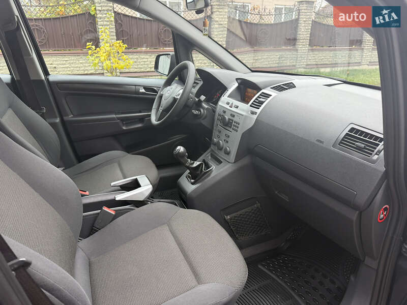 Минивэн Opel Zafira 2010 в Борисполе